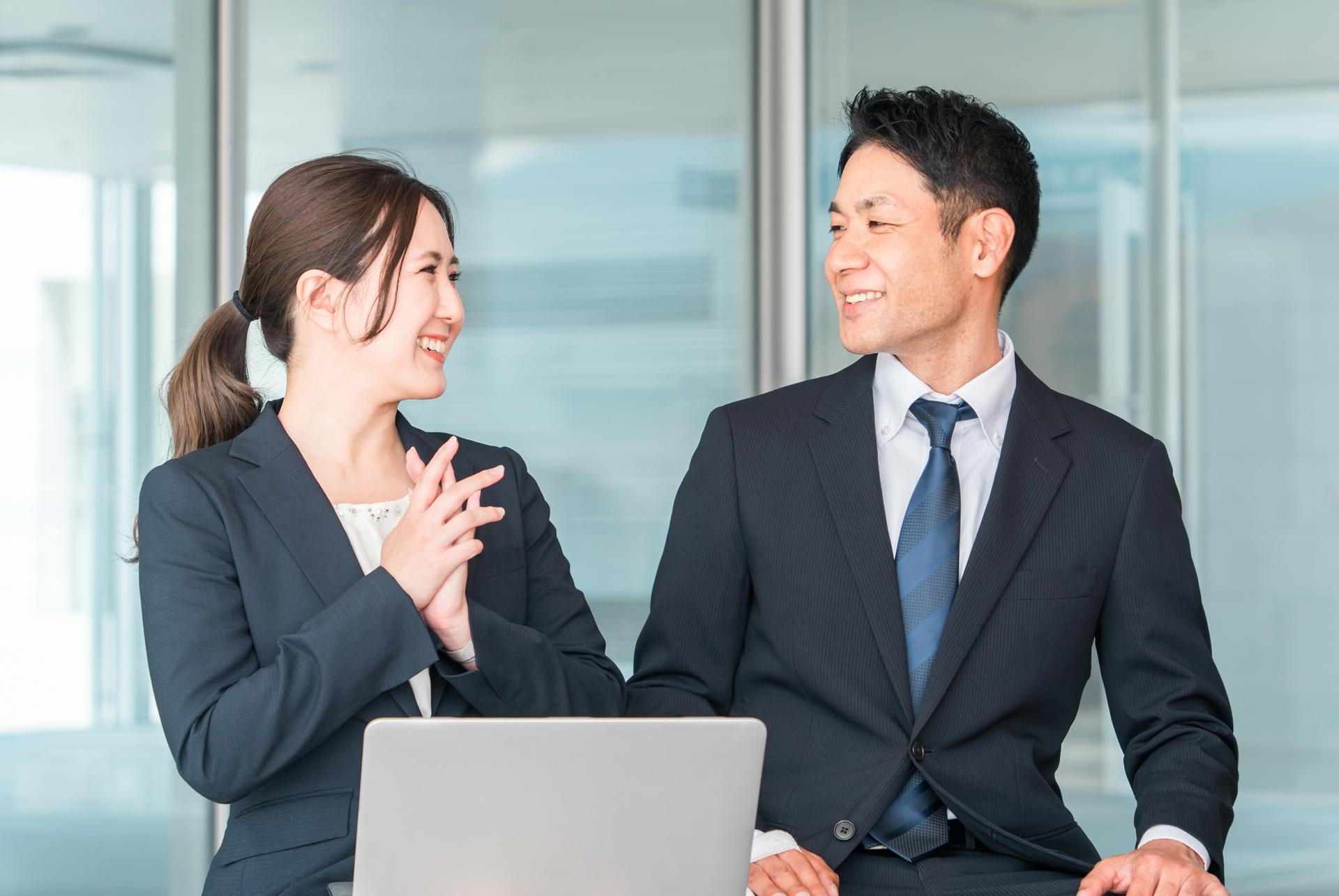 人と企業をつなぐ営業職の役割