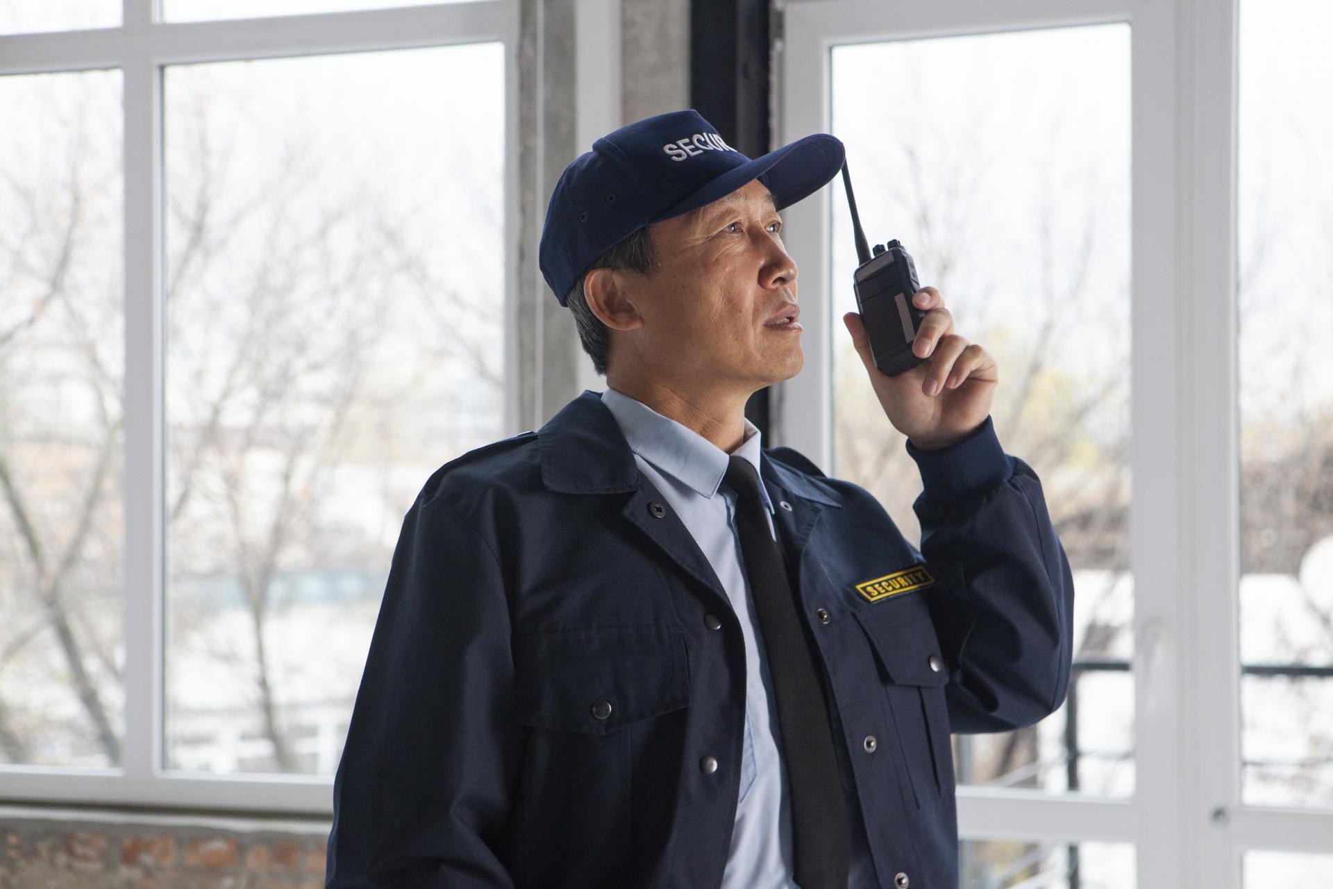 警備員の仕事は3種類ある。交通誘導・施設・イベントの違いと向き不向き